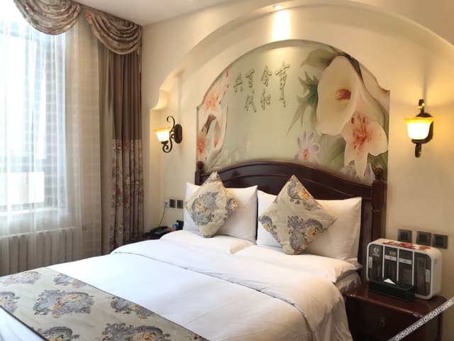 Featured Deluxe Queen Room