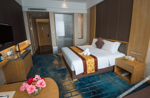 Panoramic Queen Room
