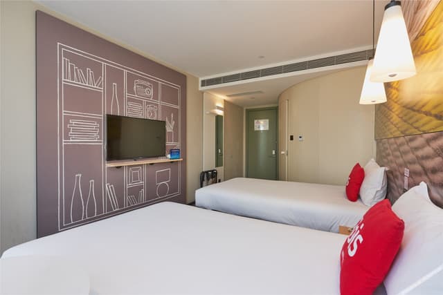 Business Room (2 Beds)