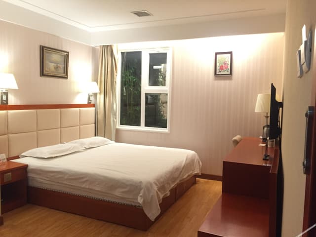 Queen Room (Without Window)