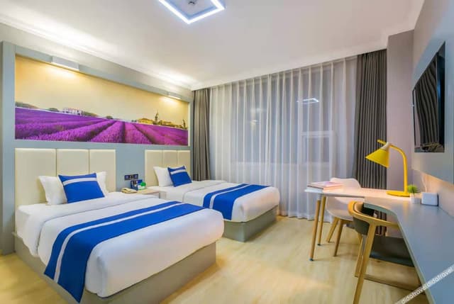 Business Standard Room