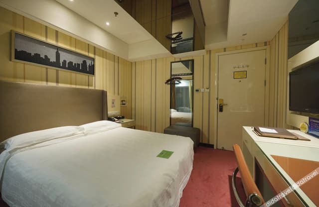 Business Queen Room
