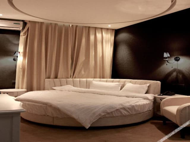 Superior Room B