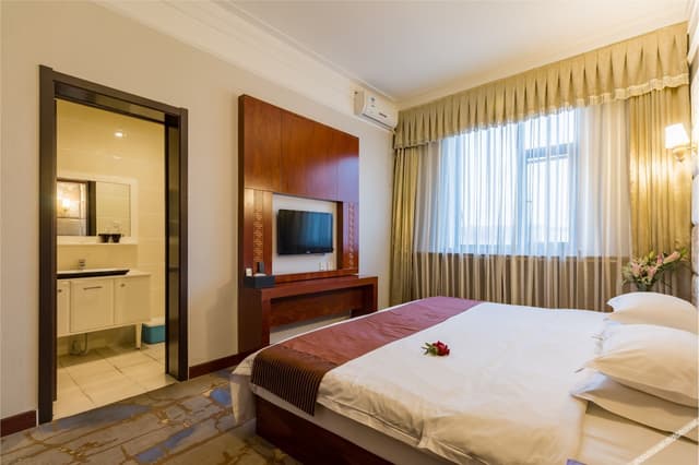 Deluxe Queen Room