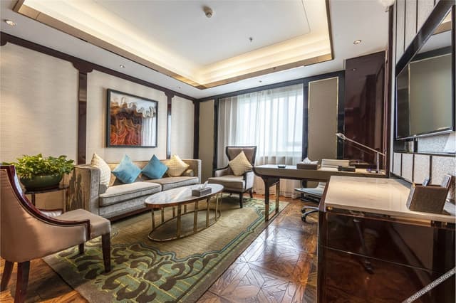 Deluxe Suite