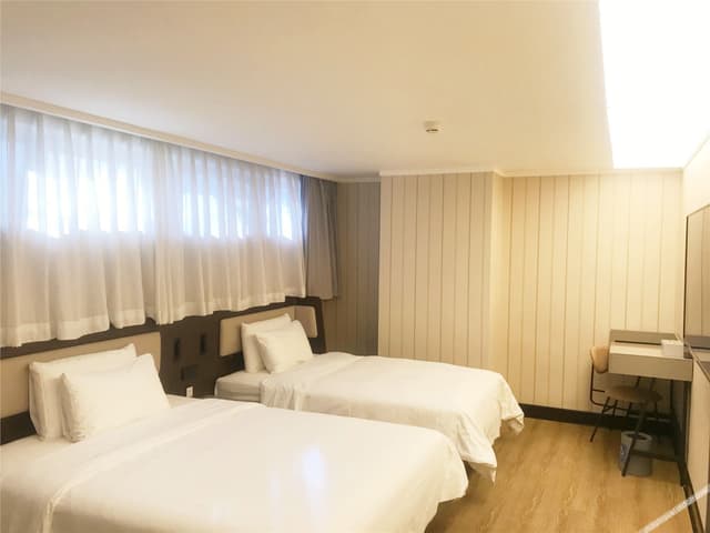 Guestroom (2 Beds)
