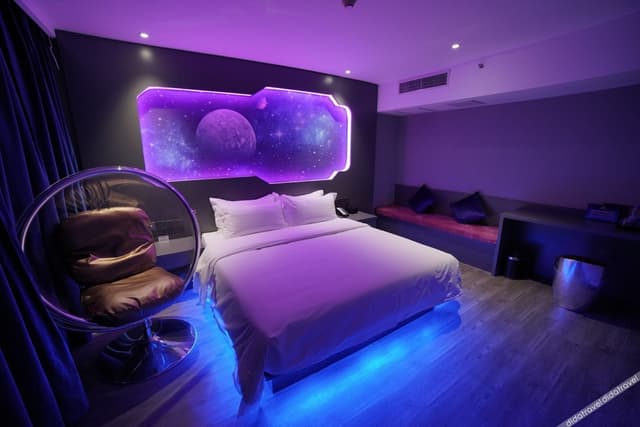 Movie Suite (with projector)