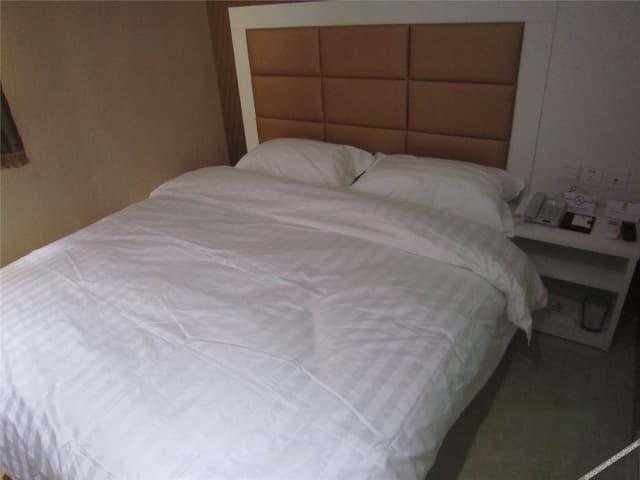Budget Queen Room