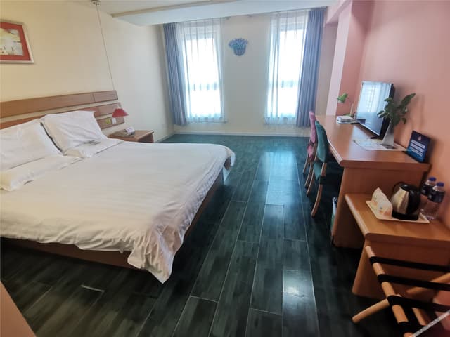 Queen Room