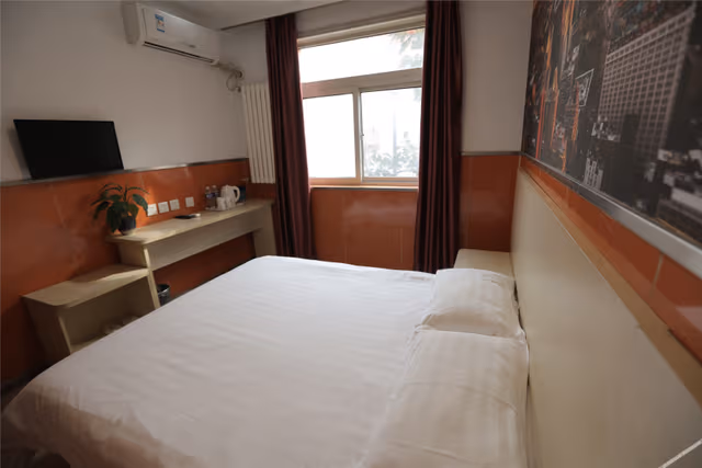 Standard Queen Room