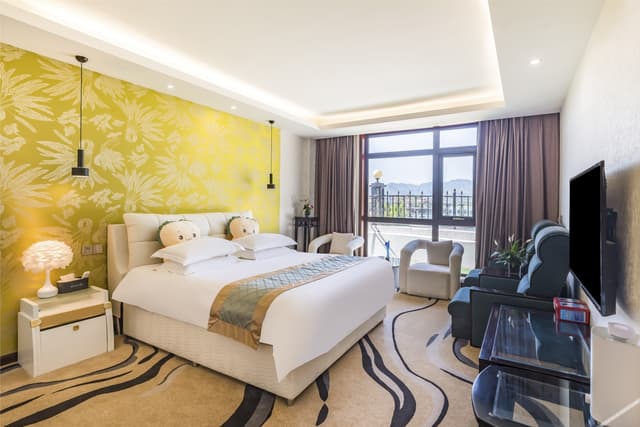 Deluxe Suite - Lake-View