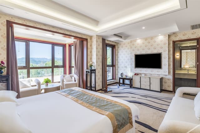 Deluxe Sea-view Suite