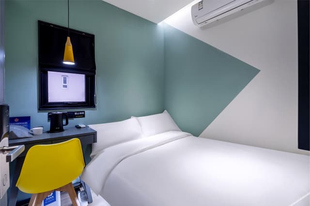 Yizhi Double Bed Room