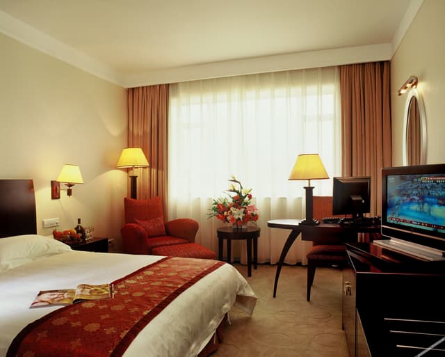 Business Queen Room