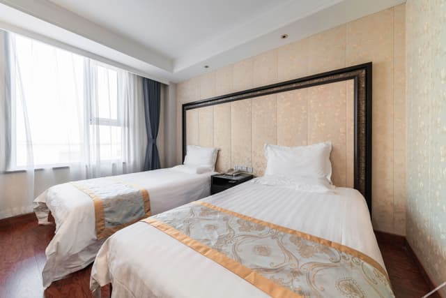 Business Room (2 Beds)