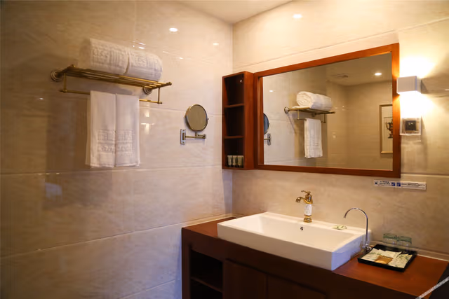 Deluxe Queen Suite