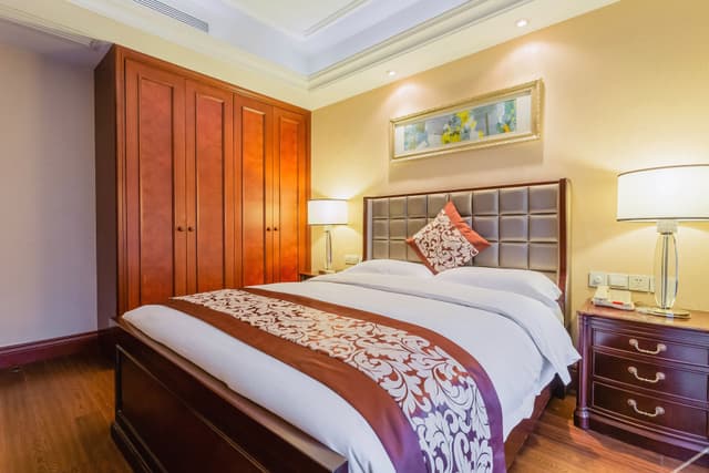 Executive Suite - 2-Room
