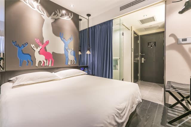 Standard Queen Room