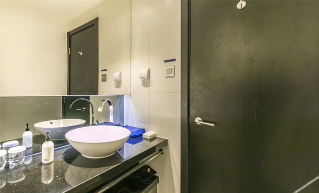 Business 2-bed Room