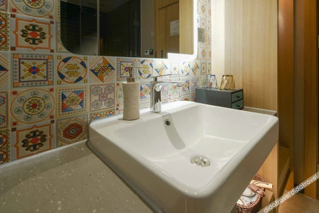 Business Queen Room