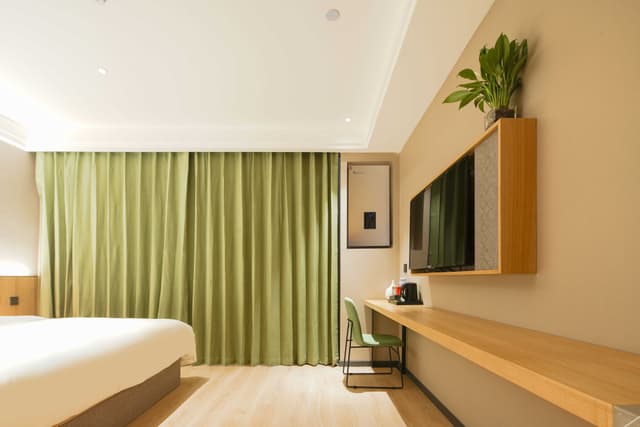 Business Queen Room