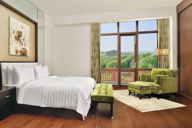 Suite, 1 King Bed