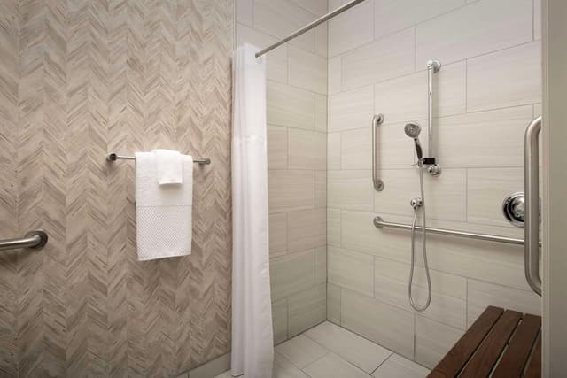 2 QN MOBILITY/HEAR ACCESSIBLE ROLL-IN SHOWER