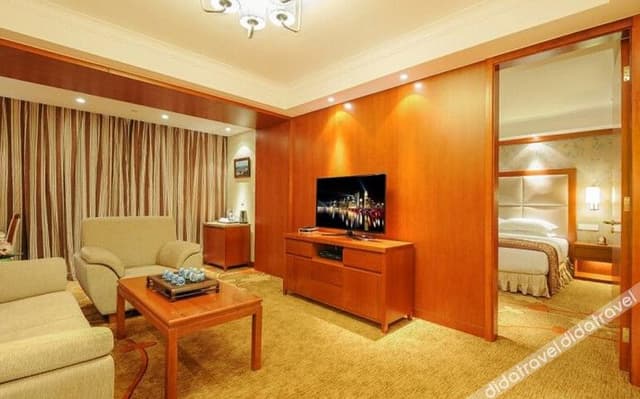 Executive Deluxe Suite