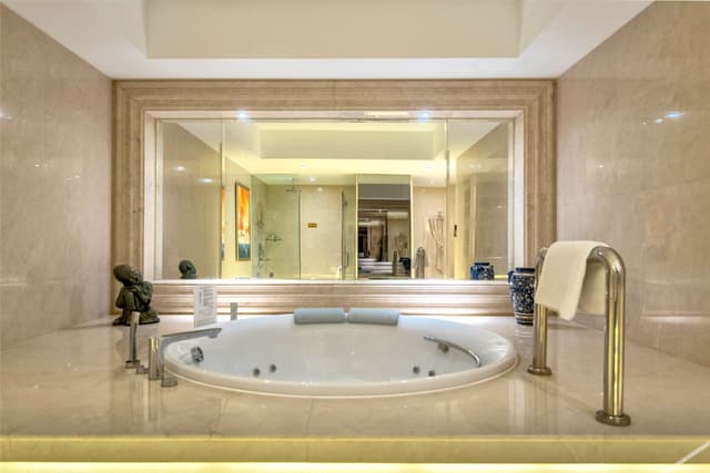 Executive Deluxe Suite