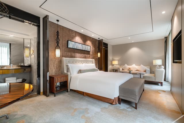 Deluxe Queen Room