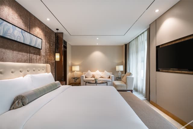 Deluxe Queen Room