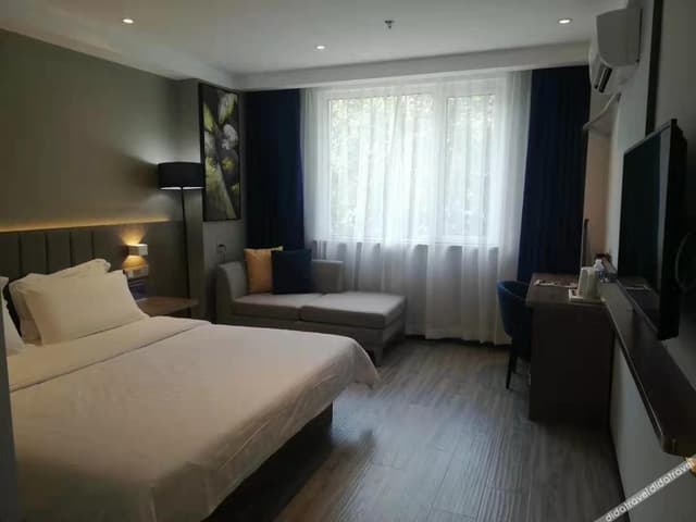 Queen Room