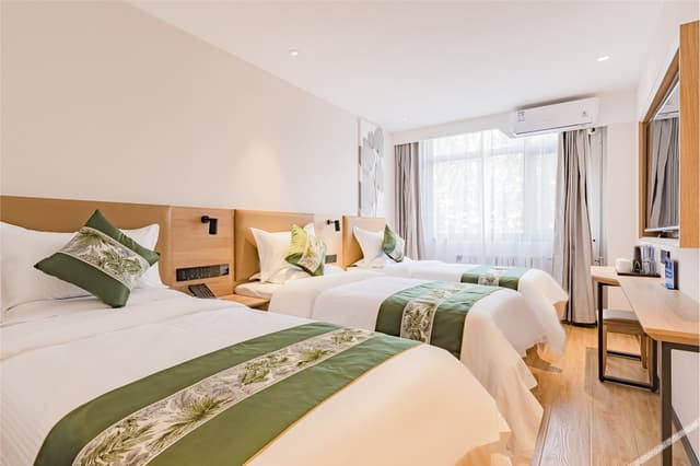 Triple Room