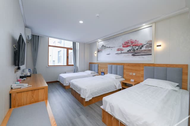 Cozy Triple Room