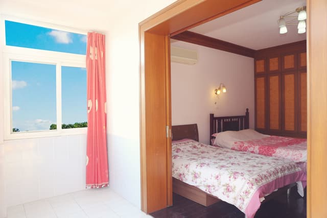 Comfort Family Room with Shared Bathroom