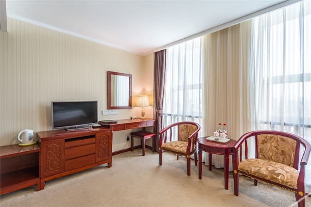 Deluxe Queen Room