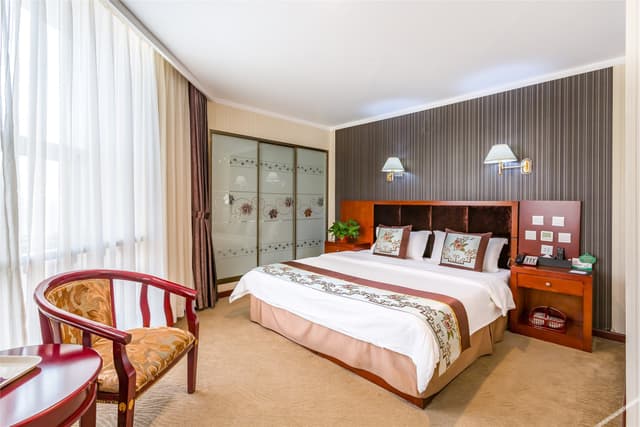 Deluxe Queen Room