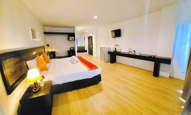 Deluxe Room Twin or King