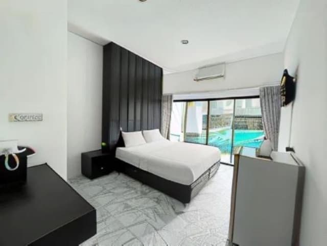 Deluxe Room Twin or King
