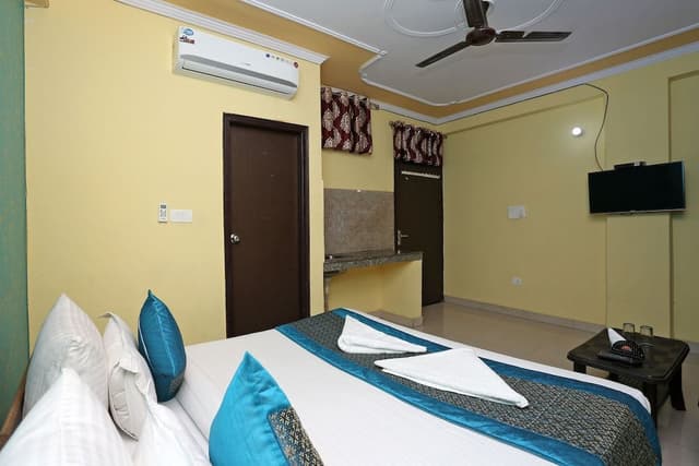 Basic Double Room, 1 King Bed, Smoking