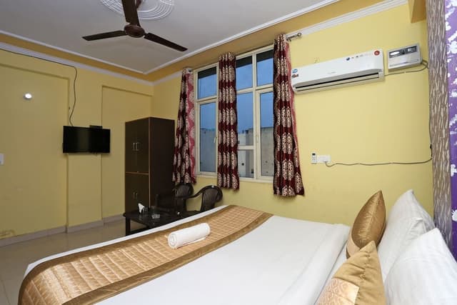 Basic Double Room, 1 King Bed, Smoking