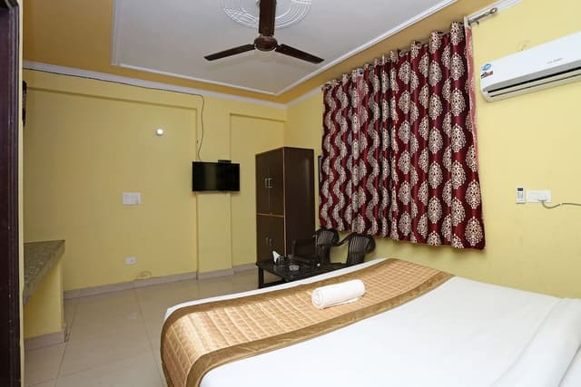 Basic Double Room, 1 King Bed, Smoking
