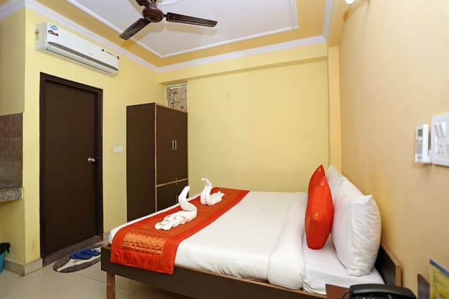 Basic Double Room, 1 King Bed, Smoking