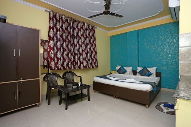 Basic Double Room, 1 King Bed, Smoking