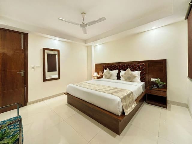 Deluxe Double Room, 1 King Bed, Private Bathroom