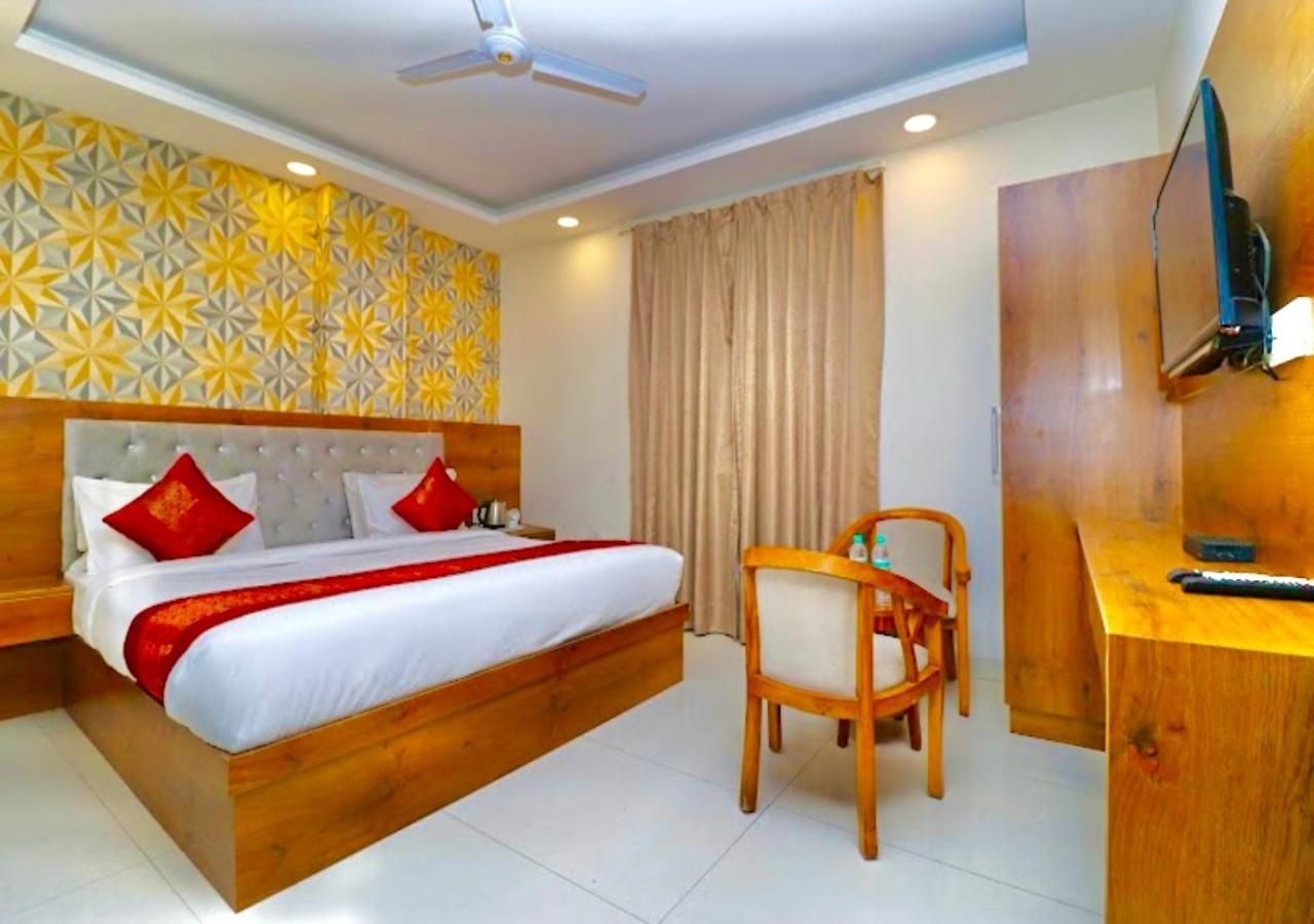 Hotel The Glory Near Delhi Airport1