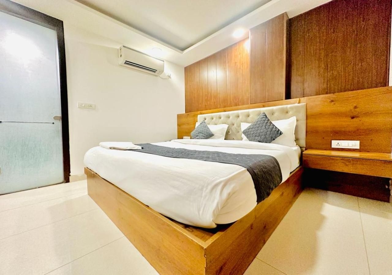 Hotel The Glory Near Delhi Airport2