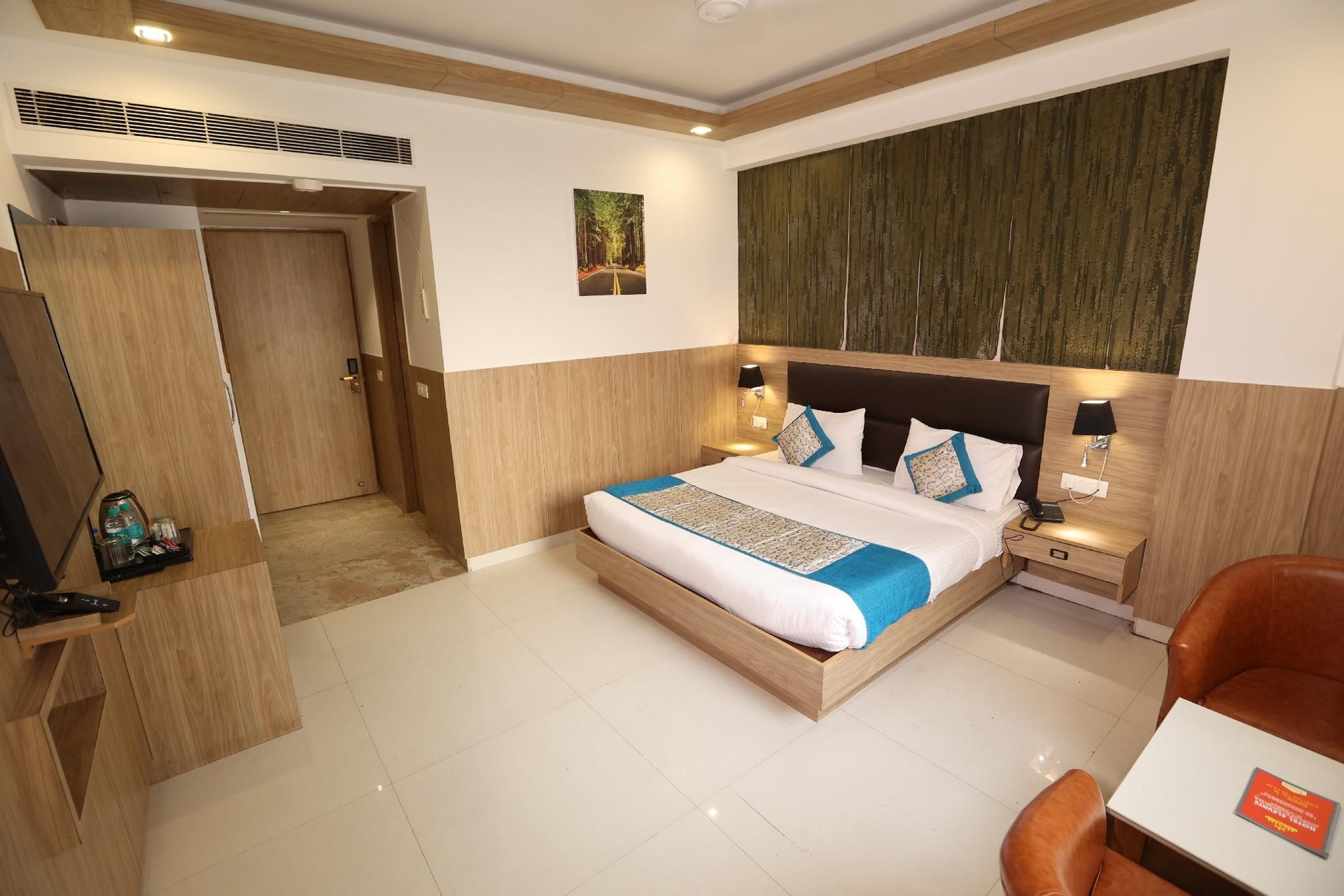 Hotel Corporate Suites with Free One-way Airport Transfer3