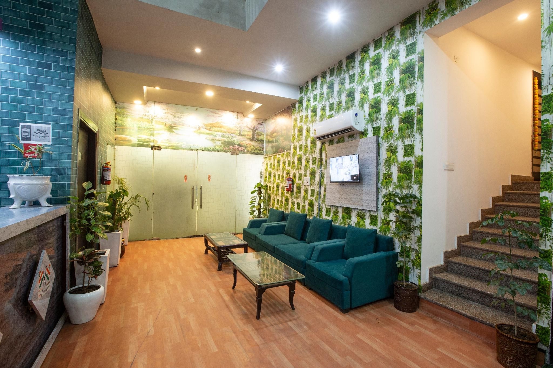 Hotel Ark Suites at Airport0