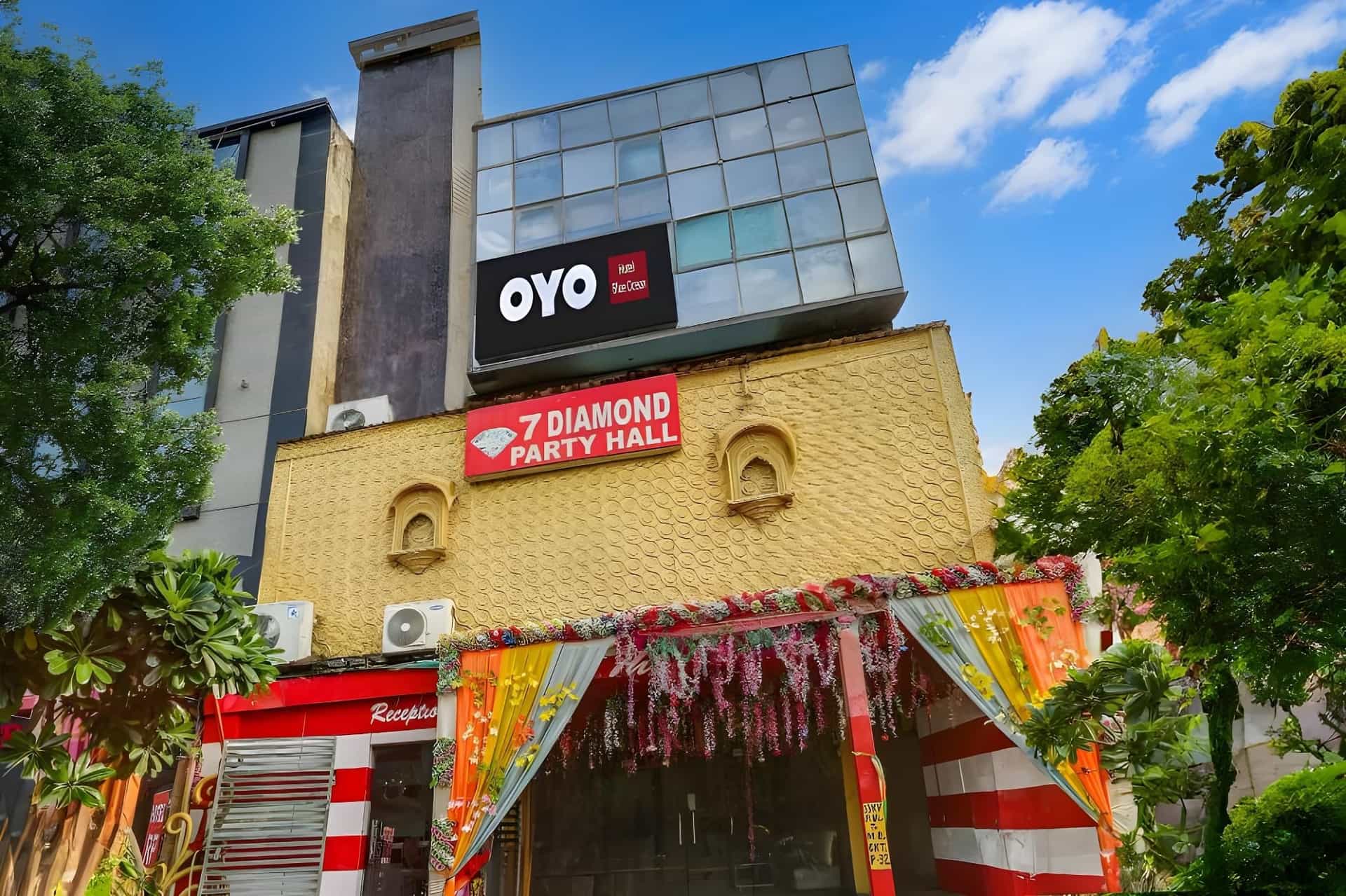 Hotel Blue Ocean New Delhi, 20 km from India Gate